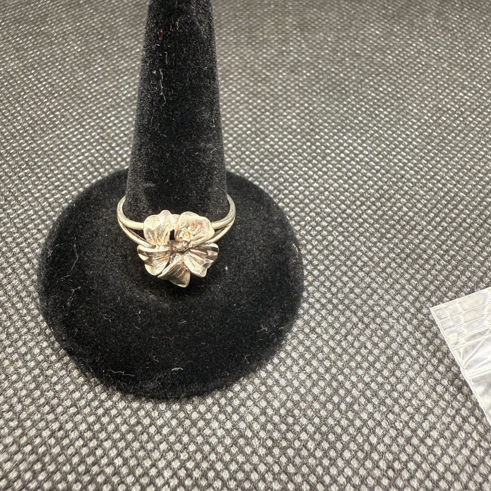 Elegant Sterling Silver Floral Rings